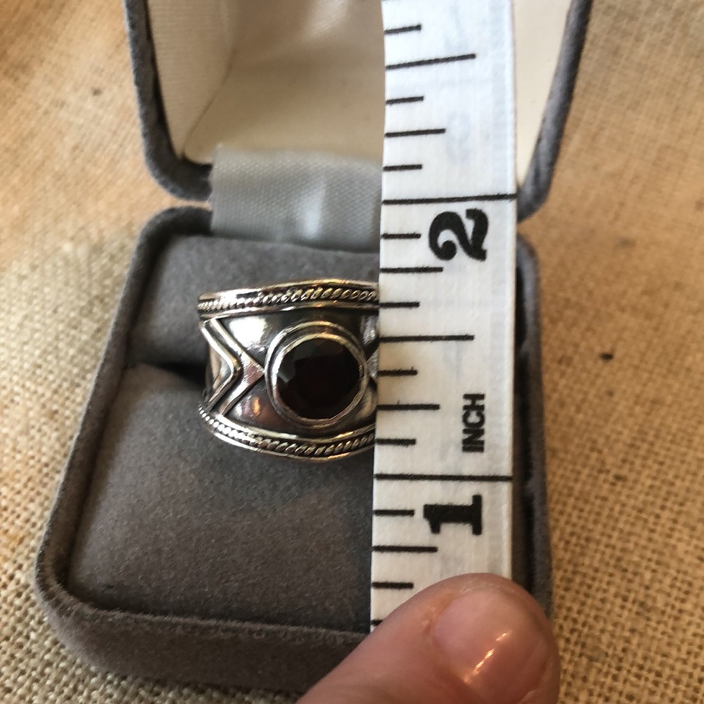 Vintage Balinese Sterling Silver and Garnet ring size 6.5 - Picture 8 of 9